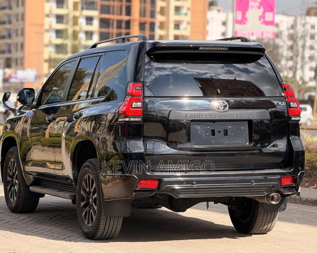 Toyota Land Cruiser Prado 2023