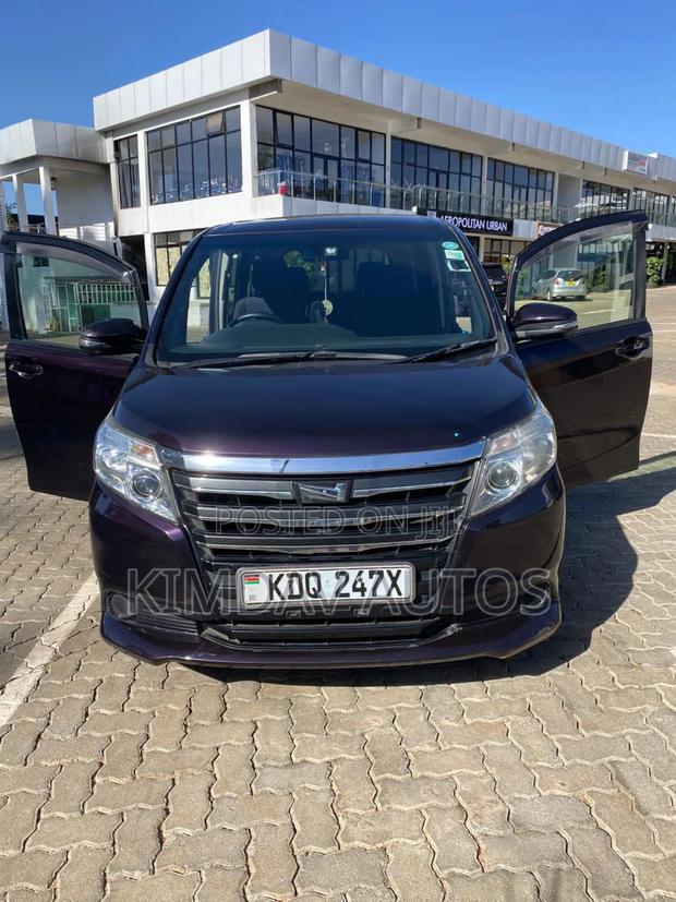 Toyota Noah 2.0 FWD (8 Seater) 2017 Silver