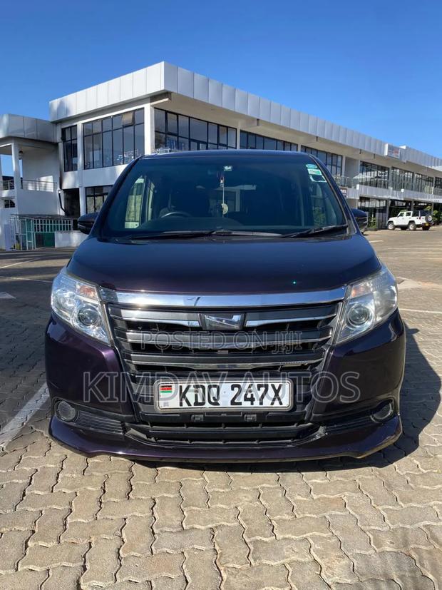 Toyota Noah 2.0 FWD (8 Seater) 2017 Silver
