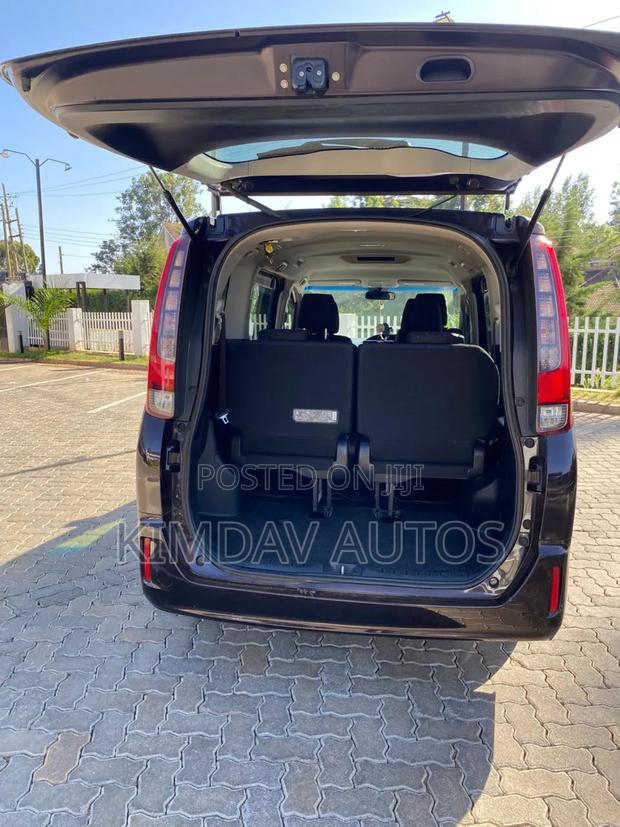 Toyota Noah 2.0 FWD (8 Seater) 2017 Silver