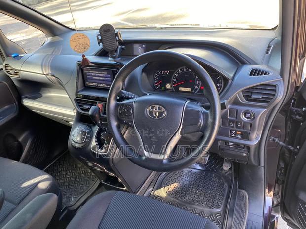 Toyota Noah 2.0 FWD (8 Seater) 2017 Silver