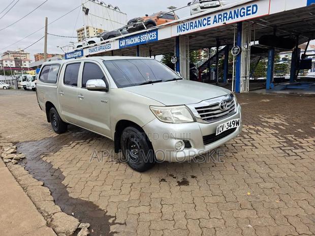 Toyota Hilux 2012 Beige