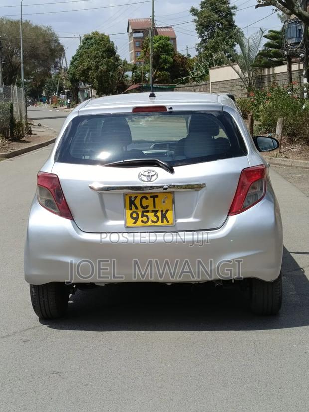 Toyota Vitz 2010 Silver
