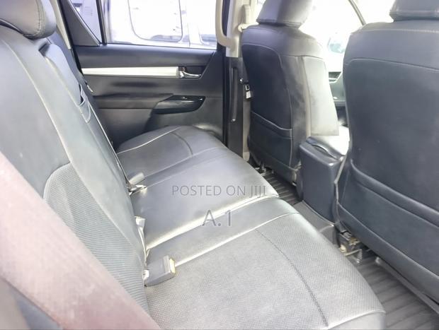 Toyota Hilux 2021 Black