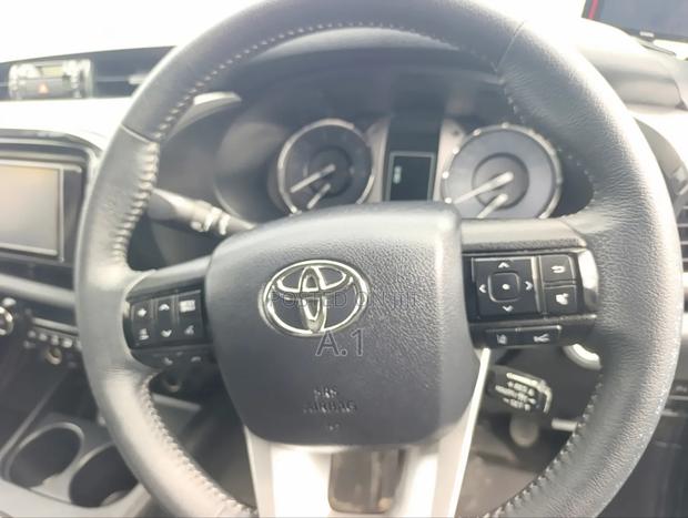 Toyota Hilux 2021 Black