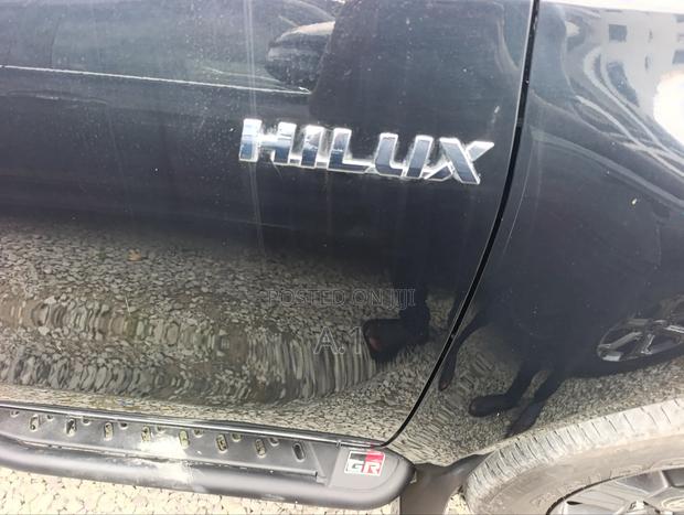 Toyota Hilux 2021 Black