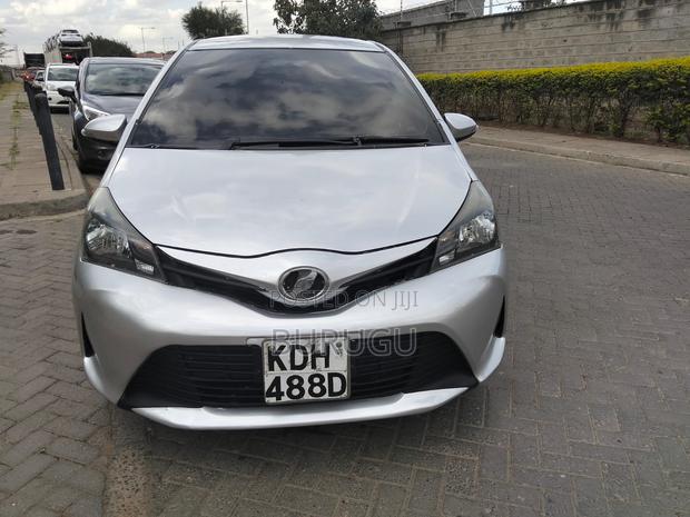 Toyota Vitz 2015 Silver
