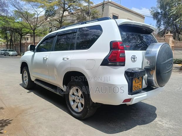 Toyota Land Cruiser Prado 2012 White