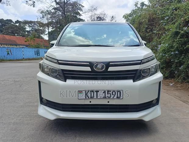 Toyota Noah 2.0 FWD (7 Seater) 2017 White