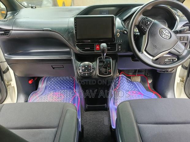Toyota Noah 2.0 FWD (7 Seater) 2017 White