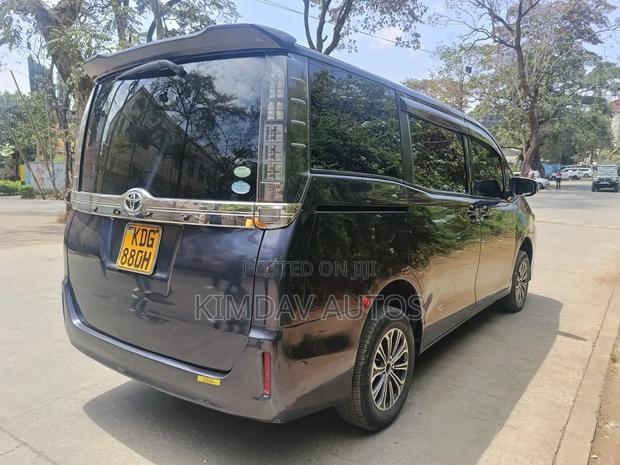 Toyota Voxy V 2WD 8-Seater 2015 Blue