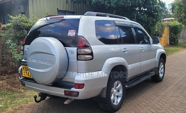 Toyota Land Cruiser Prado 3.0 D-4D 5dr 2006 Silver