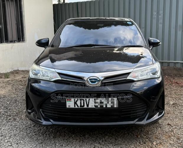 Toyota Corolla Fielder 1.5 Hybrid FWD 2016 Black