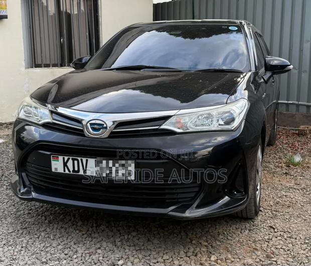 Toyota Corolla Fielder 1.5 Hybrid FWD 2016 Black