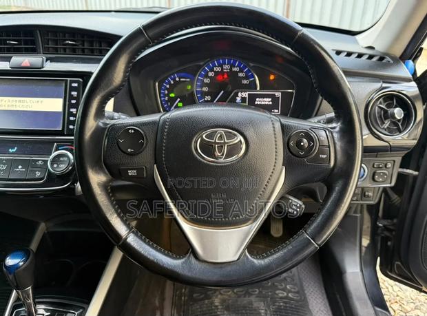 Toyota Corolla Fielder 1.5 Hybrid FWD 2016 Black