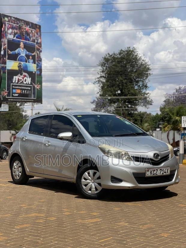 Toyota Vitz 2013 Silver