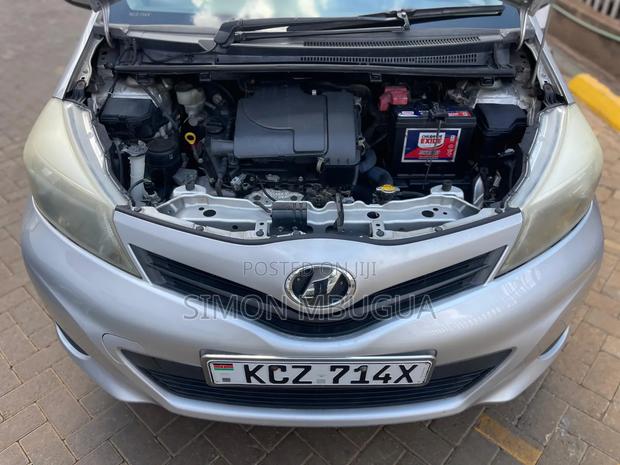 Toyota Vitz 2013 Silver