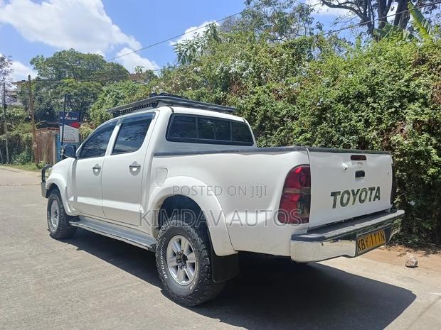 Toyota Hilux 3.0 D-4D 4x4 2015 White