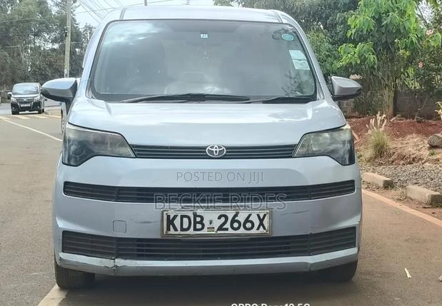 Toyota Spade 2014 Blue