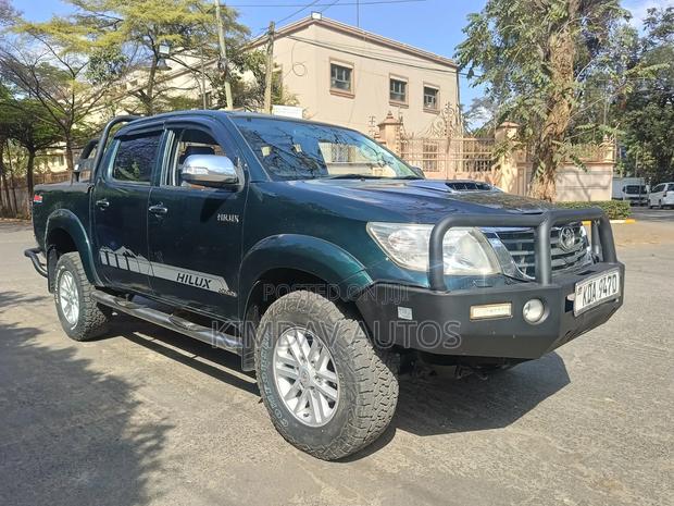 Toyota Hilux 3.0 D-4D 4x4 2013 Green