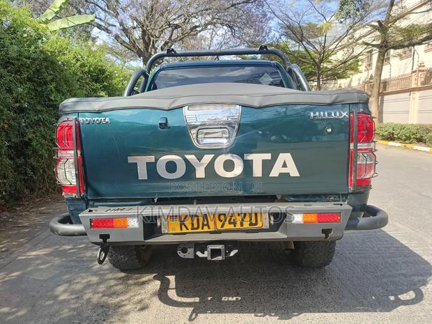 Toyota Hilux 3.0 D-4D 4x4 2013 Green