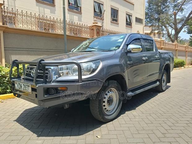 Toyota Hilux Revo Double Cab Deisel 2.8 AWD 2017 Gray