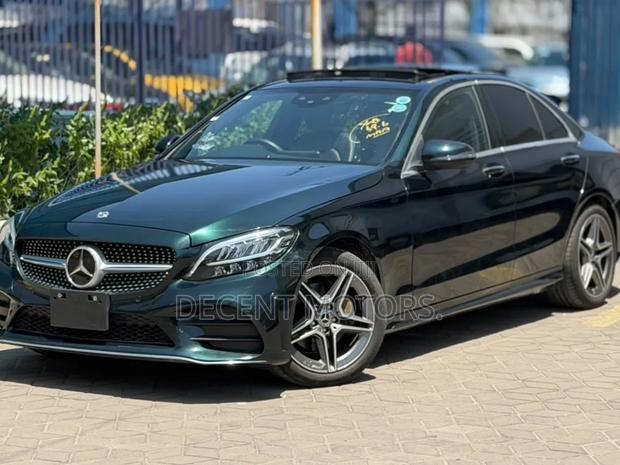 Mercedes-Benz C180 2019 Green