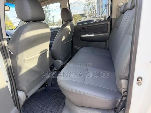 Toyota Hilux 2013 White