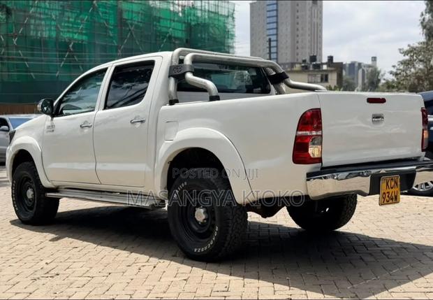 Toyota Hilux 2013 White