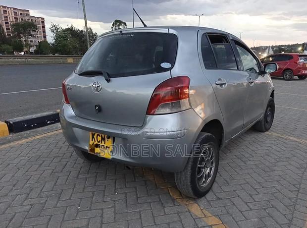 Toyota Vitz 1.3 FWD 5dr 2010 Silver