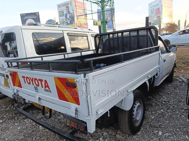 Toyota Hilux 1997 White