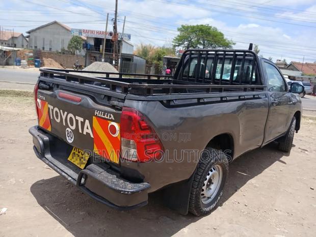 Toyota Hilux 2013 Gray