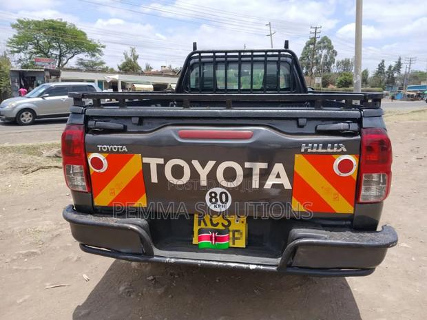 Toyota Hilux 2013 Gray