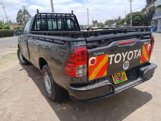 Toyota Hilux 2013 Gray