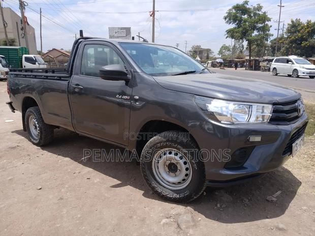 Toyota Hilux 2013 Gray