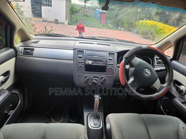 Nissan Tiida 2006 Silver