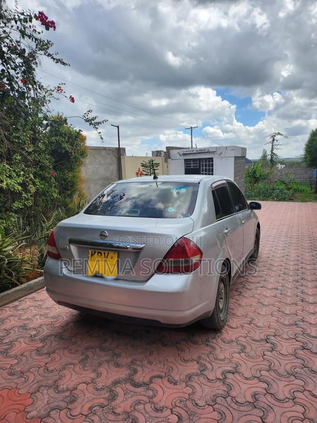 Nissan Tiida 2006 Silver