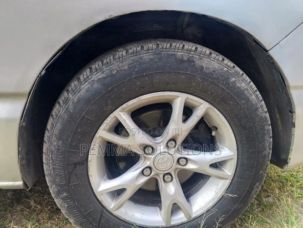 Toyota Noah 2005 Gold