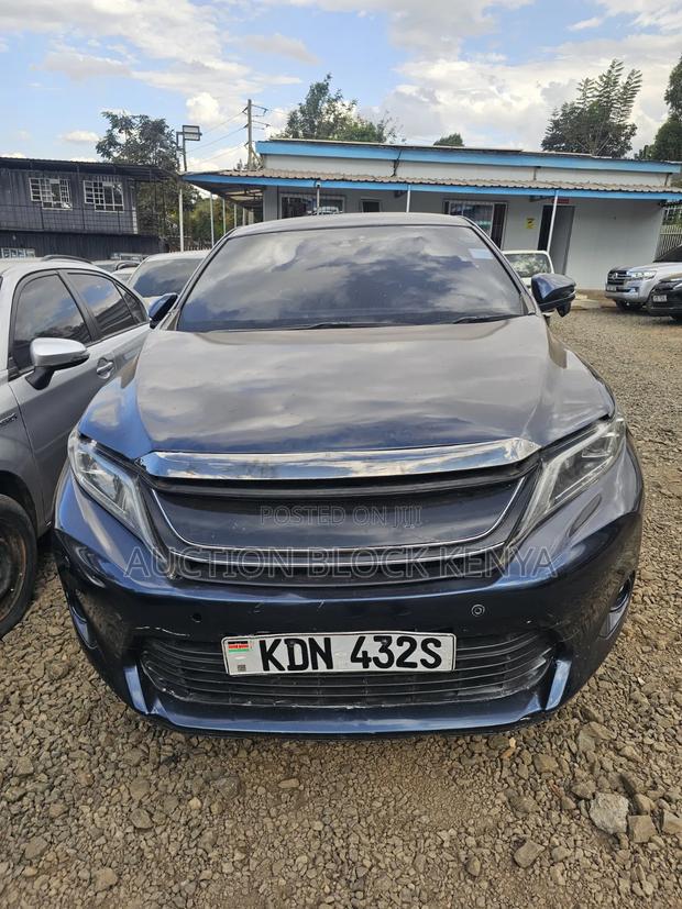 Toyota Harrier 2.0 2016 Blue