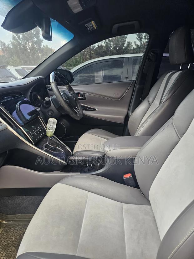 Toyota Harrier 2.0 2016 Blue