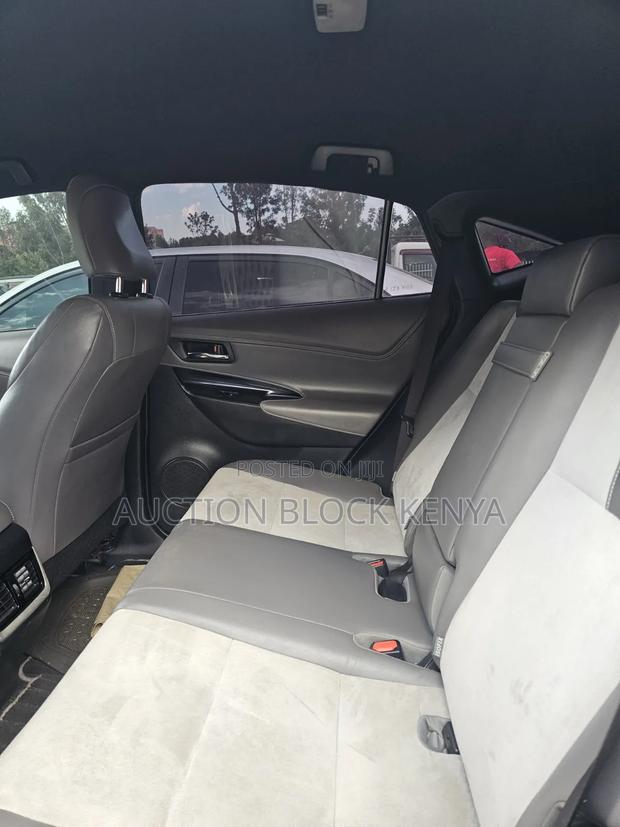 Toyota Harrier 2.0 2016 Blue