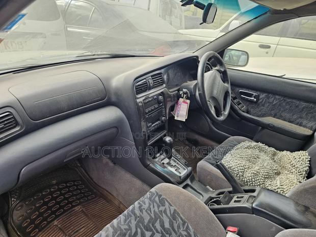 Subaru Legacy 2000 Gray