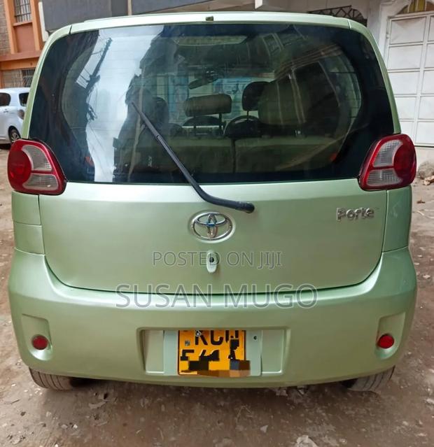 Toyota Porte 2011 Green