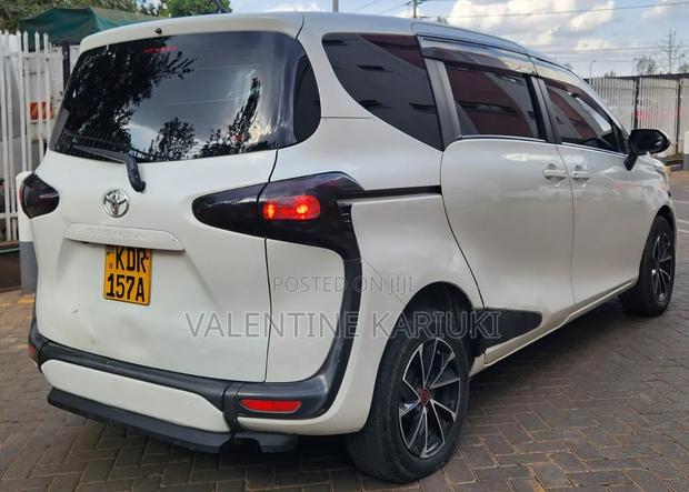 Toyota Sienta 2016 White