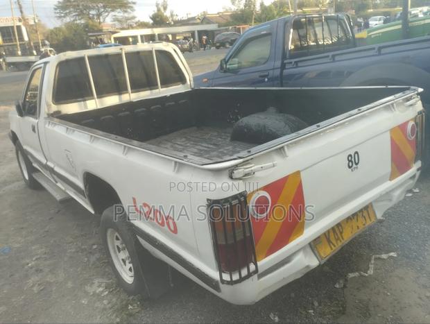 Mitsubishi L200 1999 White