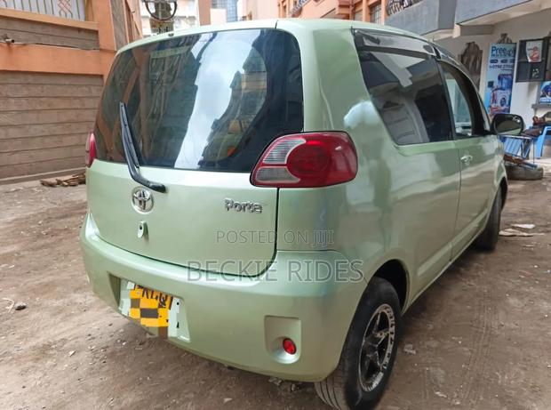 Toyota Porte 2011 Green
