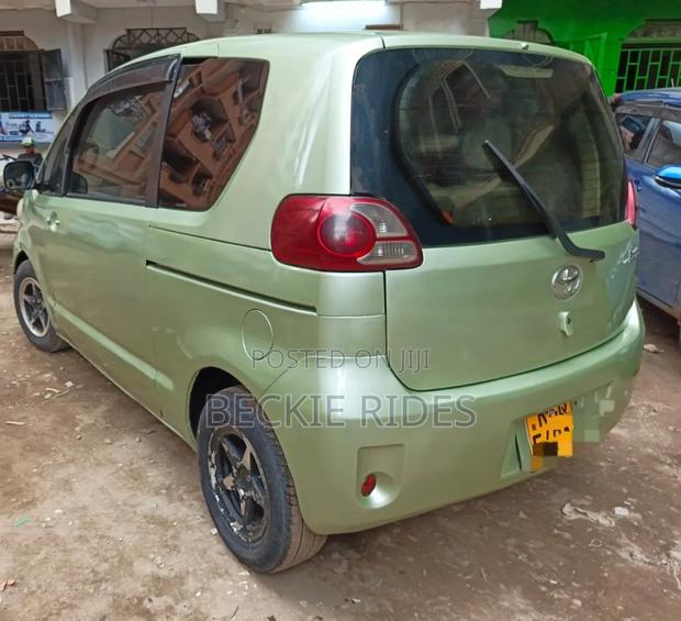Toyota Porte 2011 Green