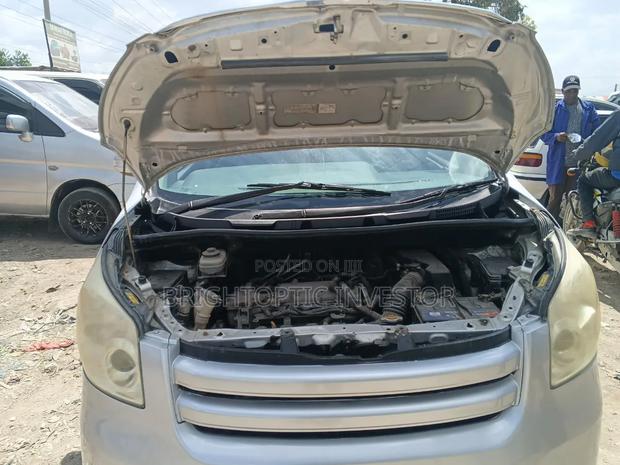 Toyota Noah 2011 Silver