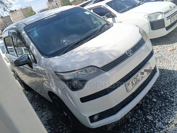 Toyota Spade 2014 White
