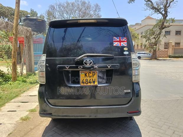 Toyota Noah 2.0 143hp FWD (8 Seater) 2010 Black
